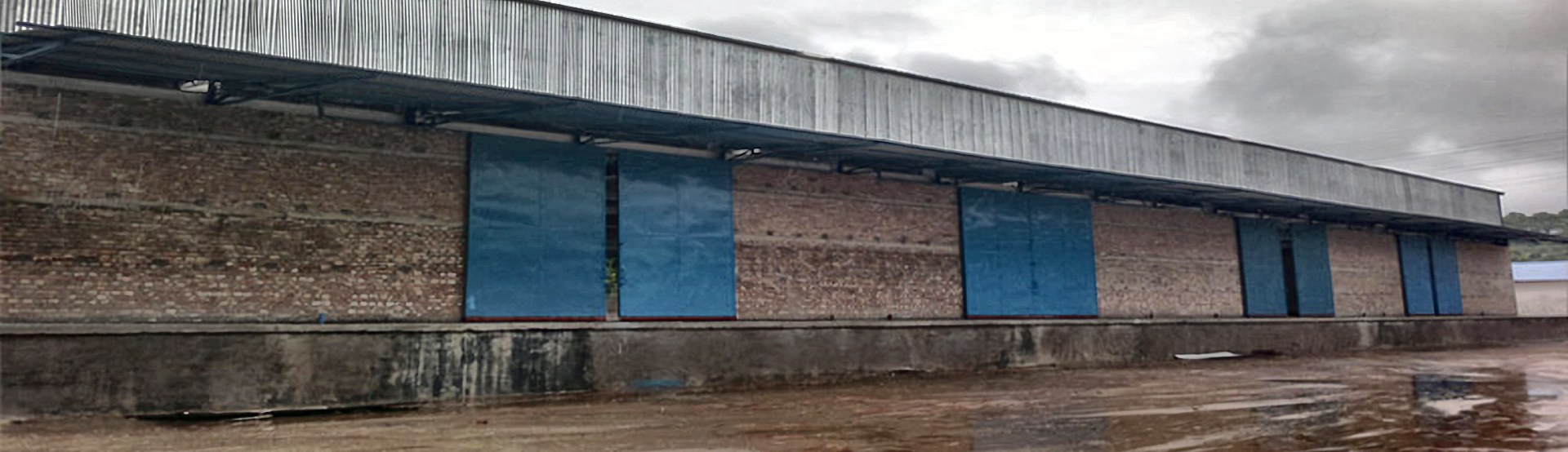 Loading doors along the CCTCL export warehouse